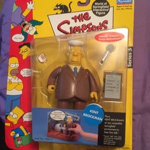 2 Simpson’s figures in box and Thanos Glove